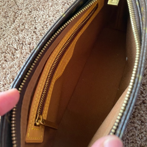 Louis Vuitton Crossbody Bag - Picture 5 of 9